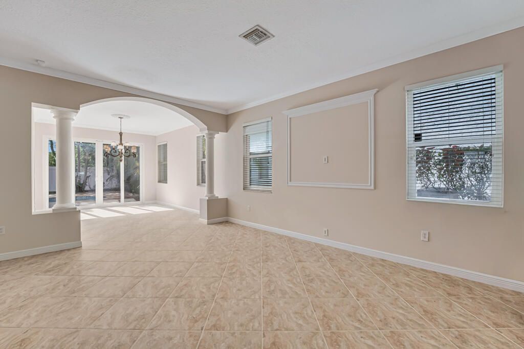 For Sale: $965,000 (5 beds, 5 baths, 3974 Square Feet)