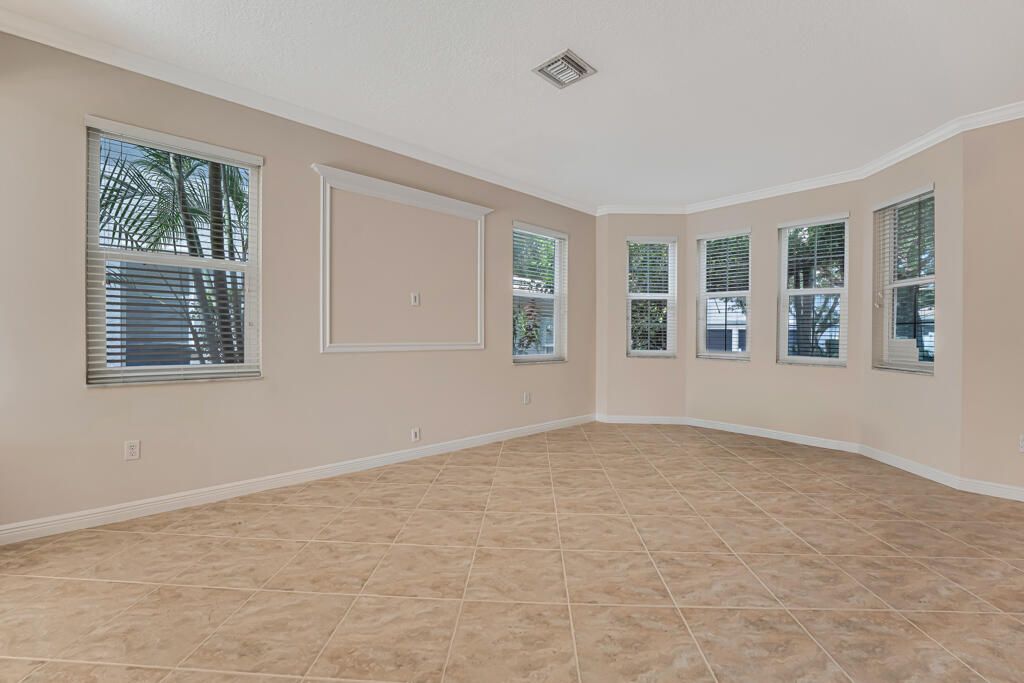 For Sale: $965,000 (5 beds, 5 baths, 3974 Square Feet)