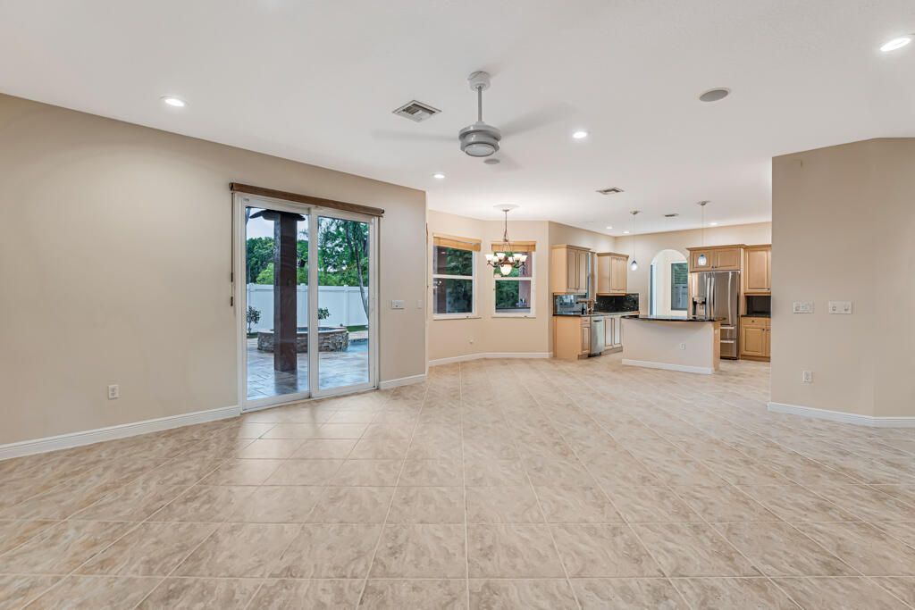 For Sale: $965,000 (5 beds, 5 baths, 3974 Square Feet)