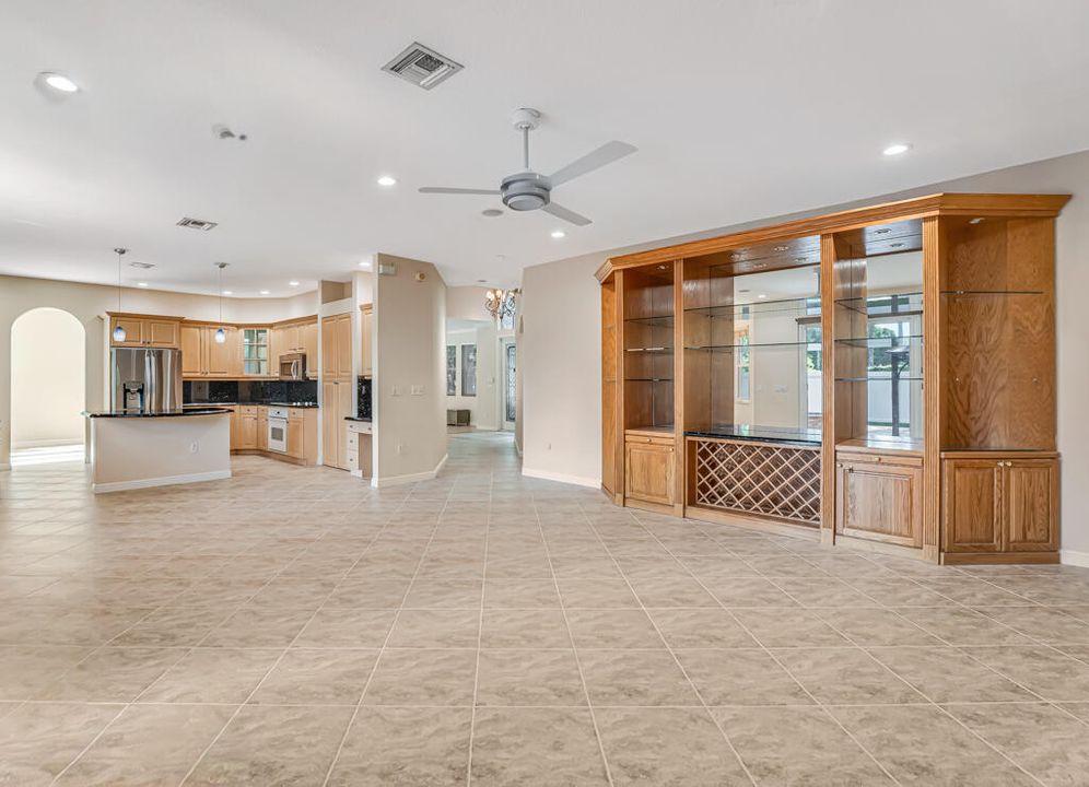 For Sale: $965,000 (5 beds, 5 baths, 3974 Square Feet)