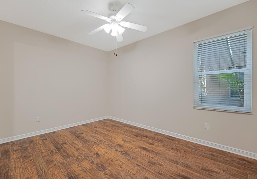 For Sale: $965,000 (5 beds, 5 baths, 3974 Square Feet)