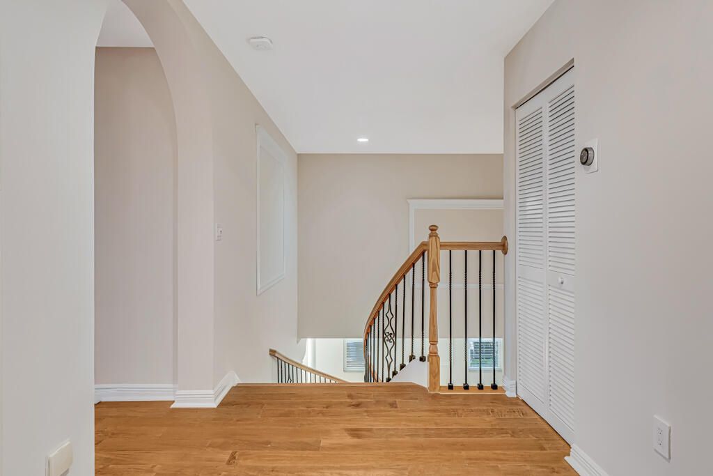 For Sale: $965,000 (5 beds, 5 baths, 3974 Square Feet)