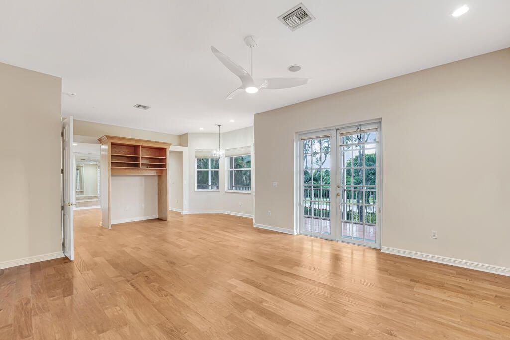 For Sale: $965,000 (5 beds, 5 baths, 3974 Square Feet)