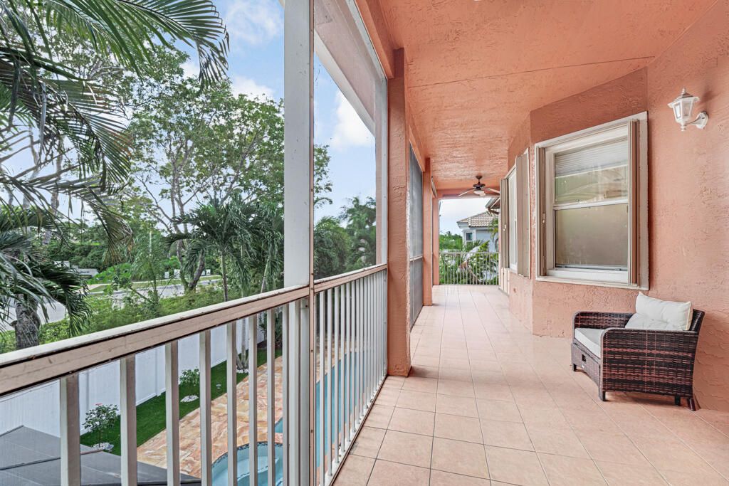 For Sale: $965,000 (5 beds, 5 baths, 3974 Square Feet)