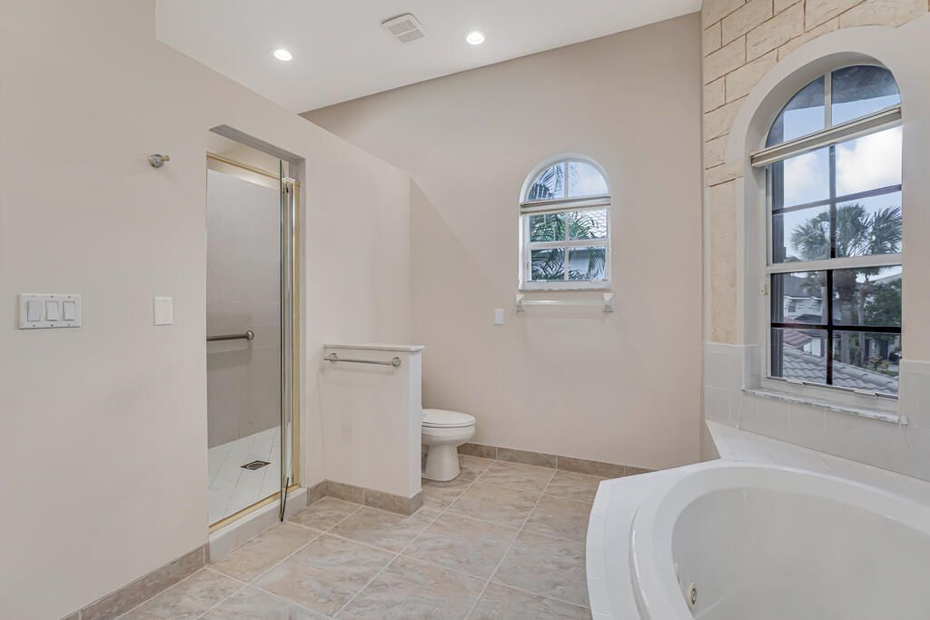 For Sale: $965,000 (5 beds, 5 baths, 3974 Square Feet)