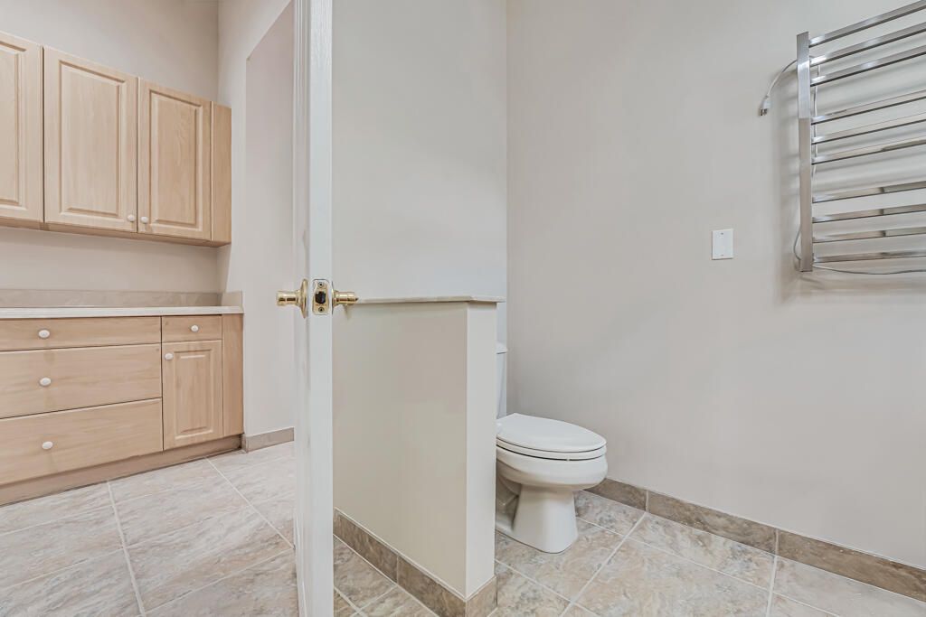 For Sale: $965,000 (5 beds, 5 baths, 3974 Square Feet)