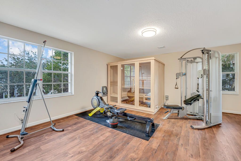 For Sale: $965,000 (5 beds, 5 baths, 3974 Square Feet)