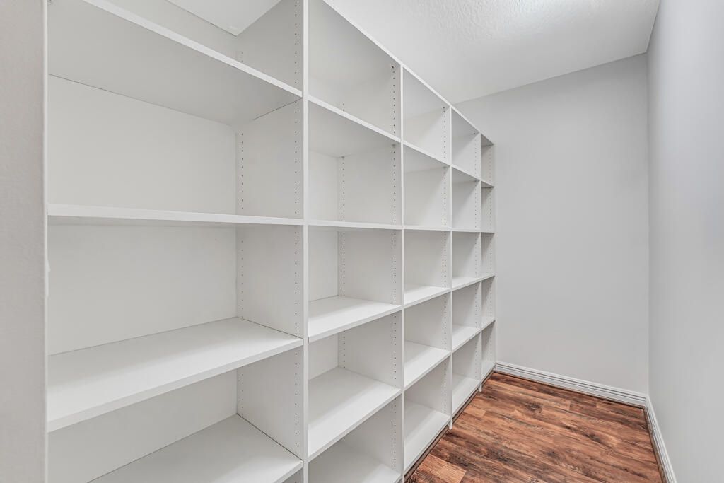 For Sale: $965,000 (5 beds, 5 baths, 3974 Square Feet)