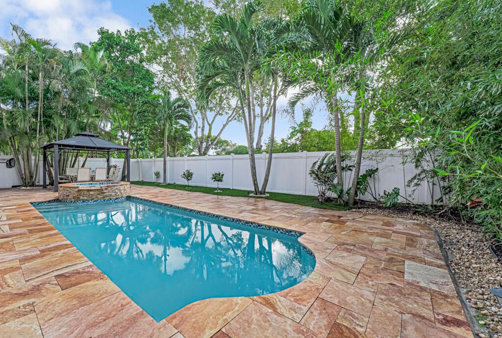 For Sale: $965,000 (5 beds, 5 baths, 3974 Square Feet)