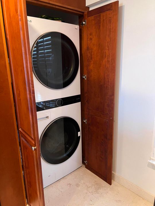 For Rent: $3,650 (2 beds, 2 baths, 1233 Square Feet)