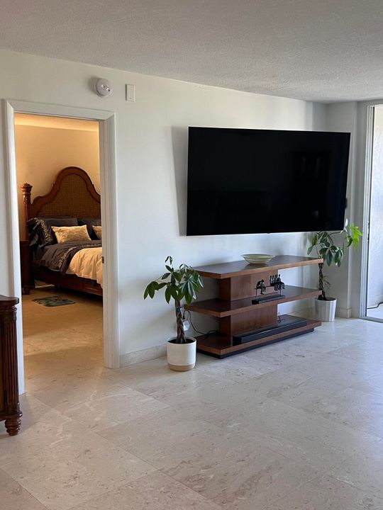 For Rent: $3,650 (2 beds, 2 baths, 1233 Square Feet)