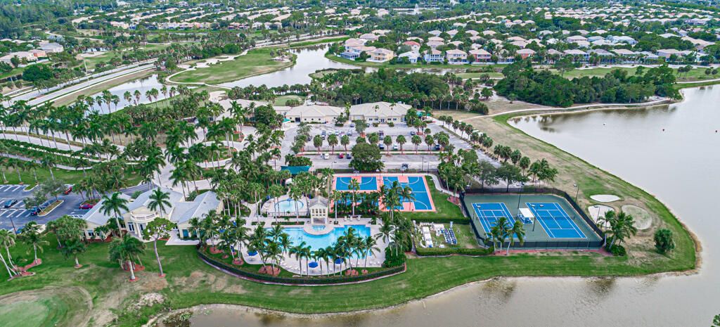 For Sale: $965,000 (5 beds, 5 baths, 3974 Square Feet)