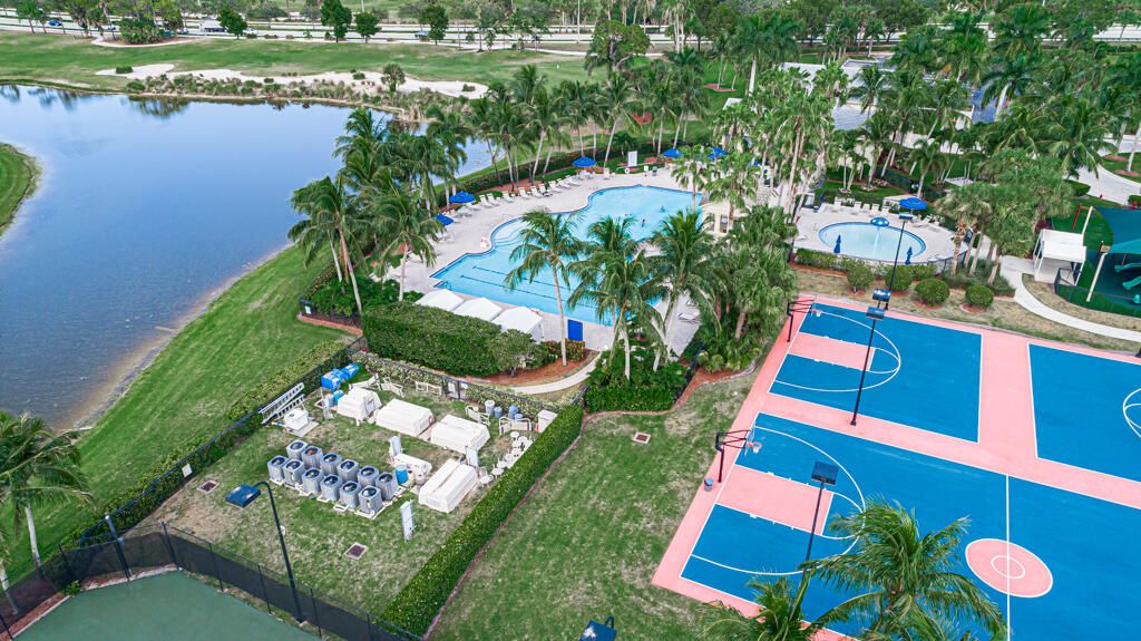 For Sale: $965,000 (5 beds, 5 baths, 3974 Square Feet)