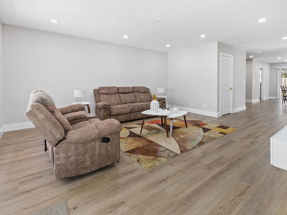 For Rent: $5,000 (3 beds, 2 baths, 1490 Square Feet)