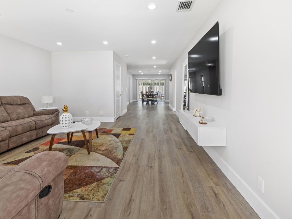 For Rent: $5,000 (3 beds, 2 baths, 1490 Square Feet)