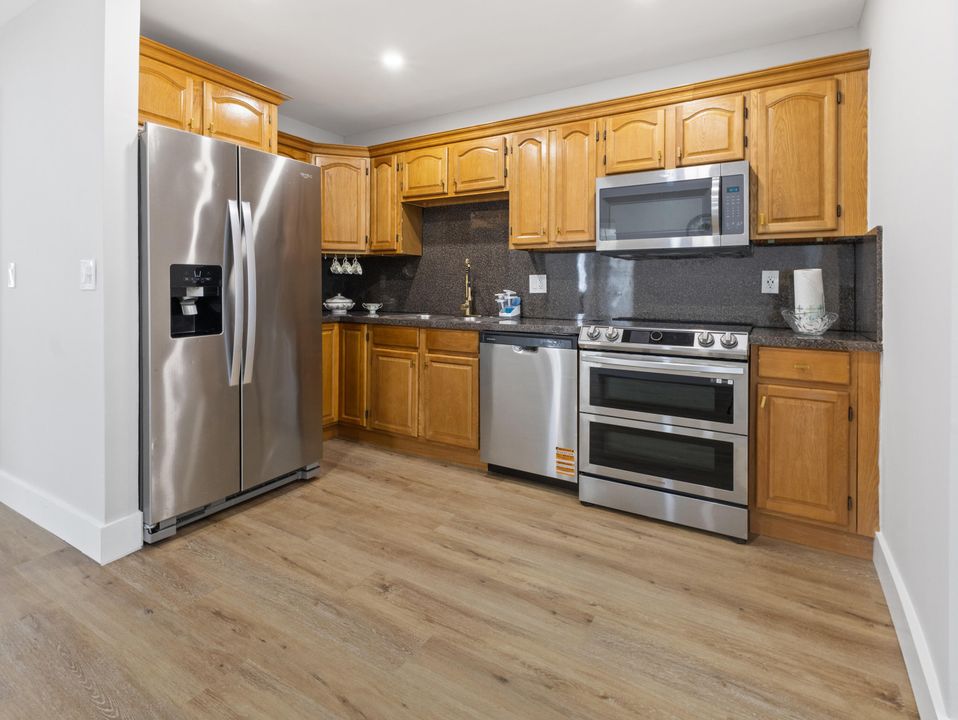 For Rent: $5,000 (3 beds, 2 baths, 1490 Square Feet)