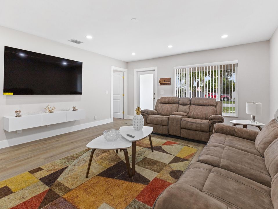 For Rent: $5,000 (3 beds, 2 baths, 1490 Square Feet)