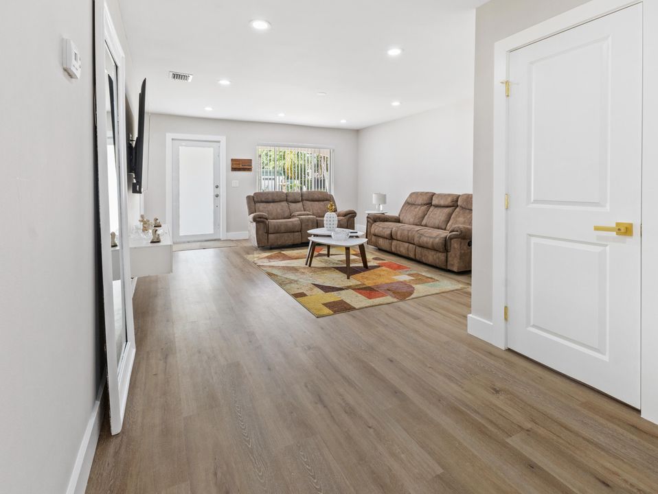 For Rent: $5,000 (3 beds, 2 baths, 1490 Square Feet)