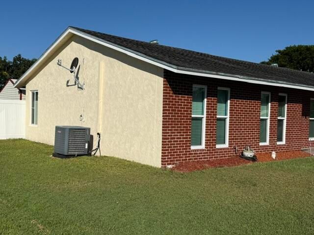 合同活跃: $450,000 (3 贝兹, 2 浴室, 1322 平方英尺)