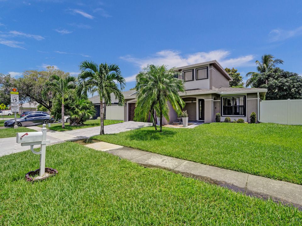 Activo con contrato: $680,000 (4 camas, 3 baños, 2270 Pies cuadrados)