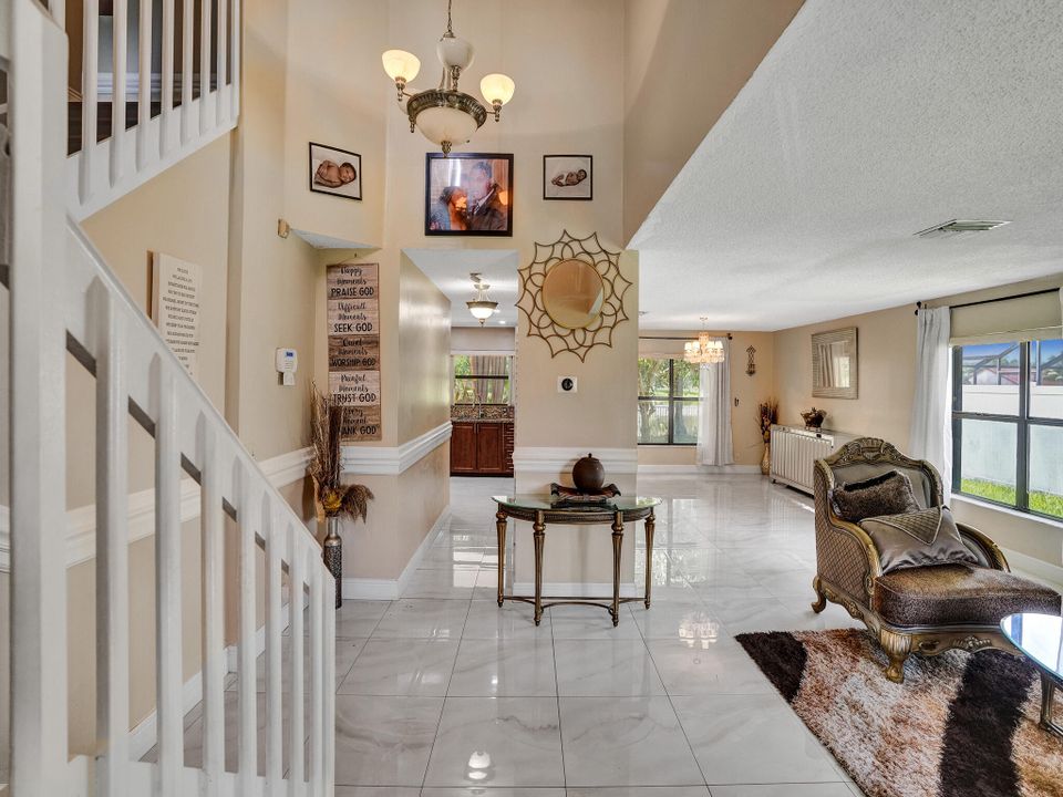 Activo con contrato: $680,000 (4 camas, 3 baños, 2270 Pies cuadrados)