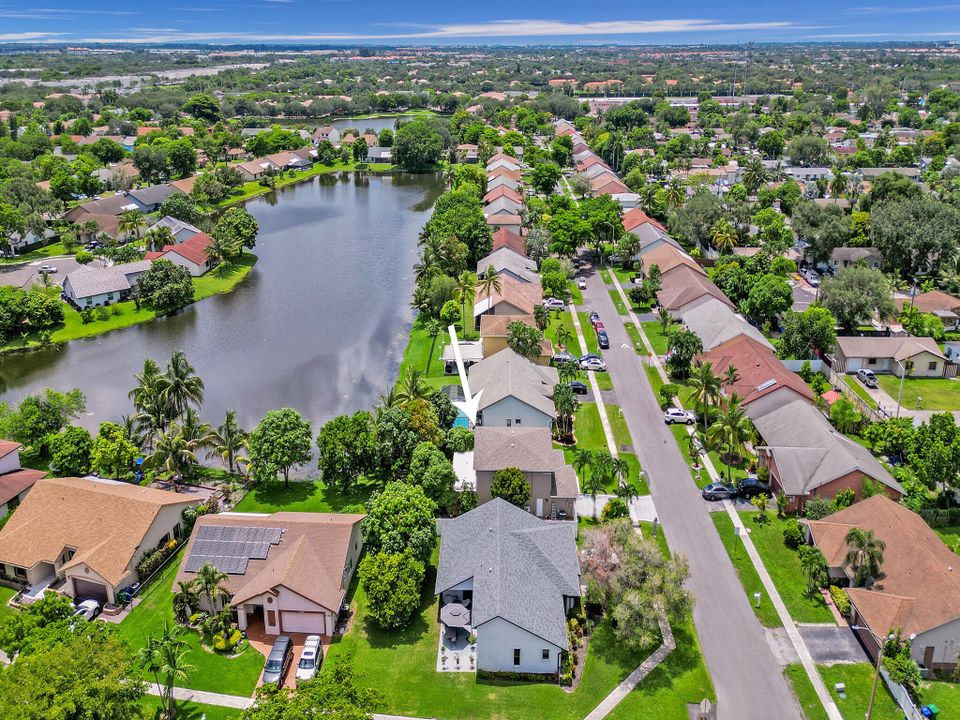 Activo con contrato: $680,000 (4 camas, 3 baños, 2270 Pies cuadrados)