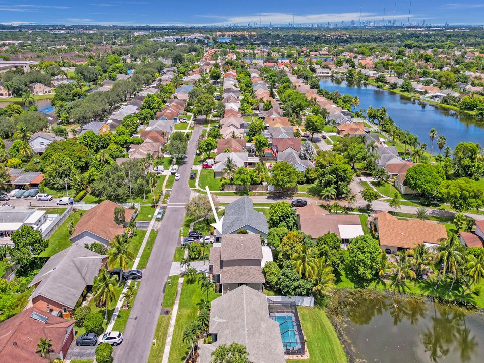 Activo con contrato: $680,000 (4 camas, 3 baños, 2270 Pies cuadrados)