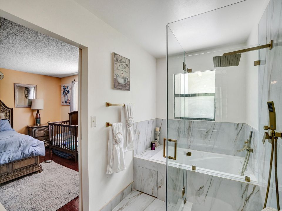 Activo con contrato: $680,000 (4 camas, 3 baños, 2270 Pies cuadrados)