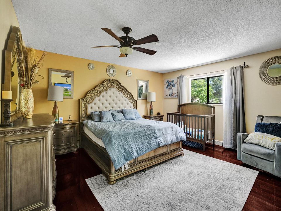 Activo con contrato: $680,000 (4 camas, 3 baños, 2270 Pies cuadrados)