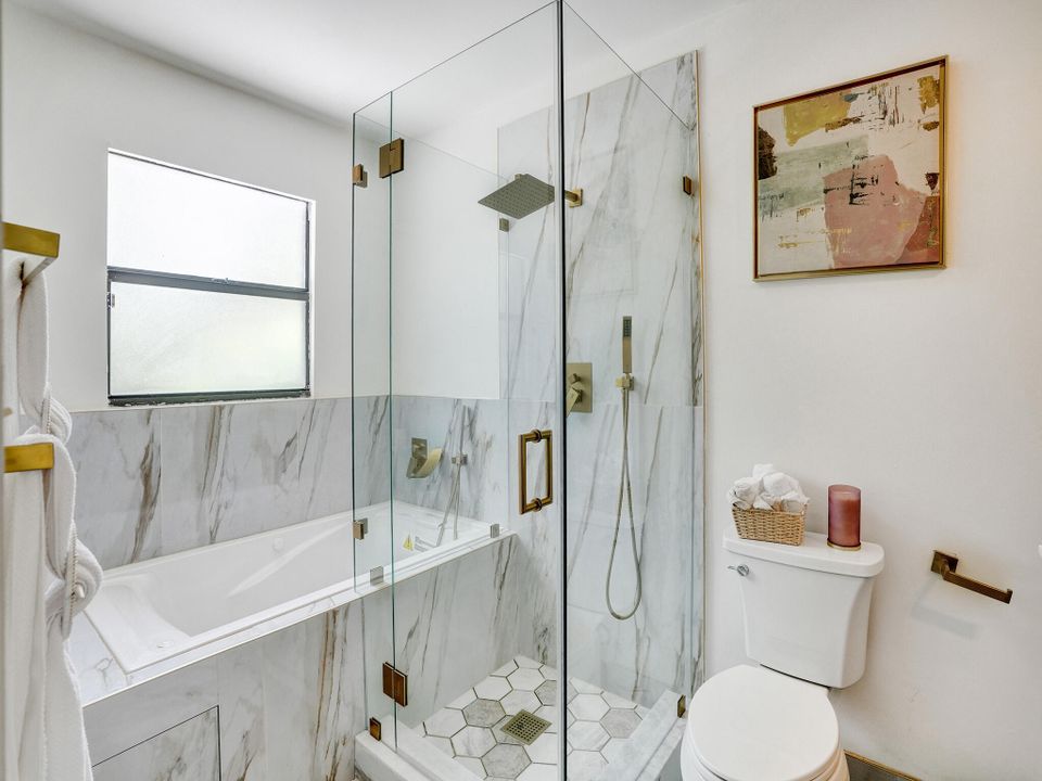 Activo con contrato: $680,000 (4 camas, 3 baños, 2270 Pies cuadrados)