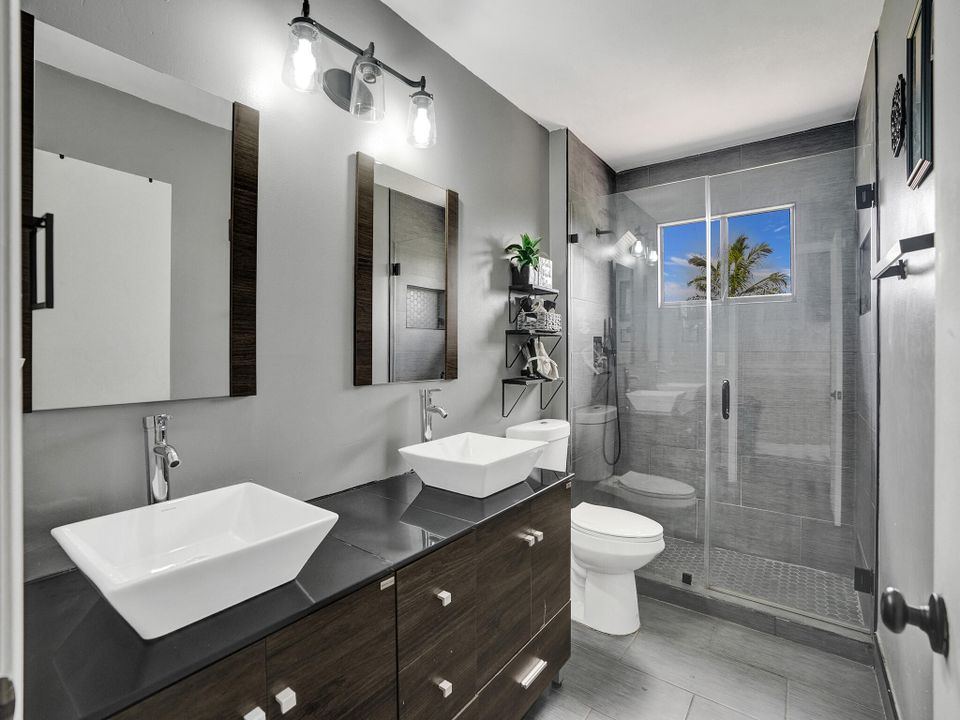 Activo con contrato: $680,000 (4 camas, 3 baños, 2270 Pies cuadrados)