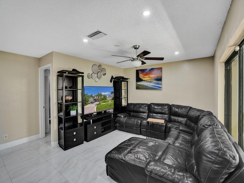 Activo con contrato: $680,000 (4 camas, 3 baños, 2270 Pies cuadrados)