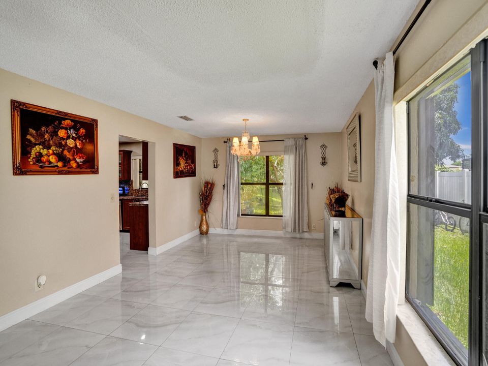 Activo con contrato: $680,000 (4 camas, 3 baños, 2270 Pies cuadrados)