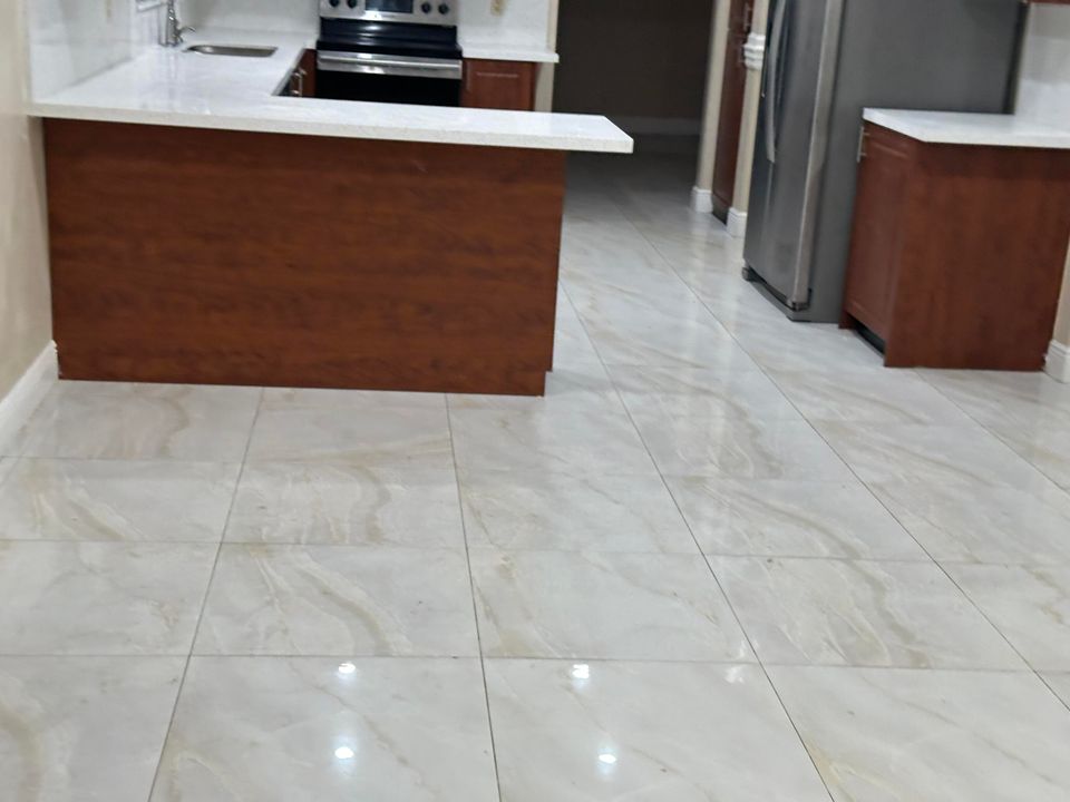 Activo con contrato: $680,000 (4 camas, 3 baños, 2270 Pies cuadrados)
