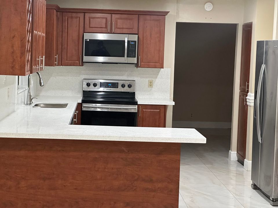 Activo con contrato: $680,000 (4 camas, 3 baños, 2270 Pies cuadrados)