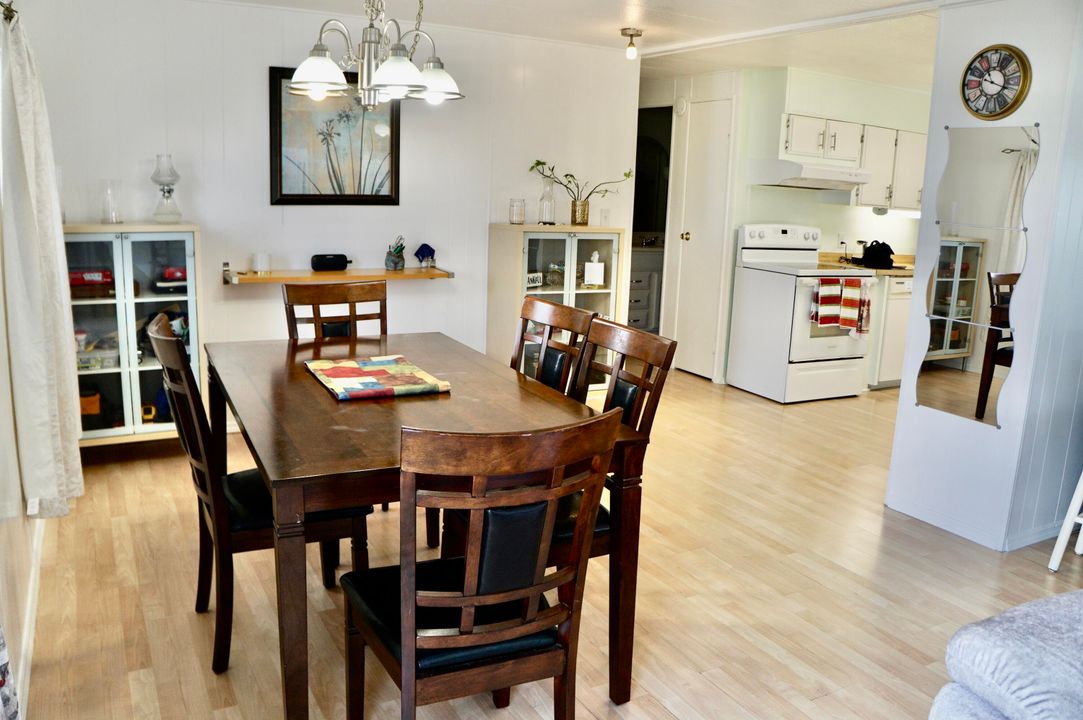 待售: $34,900 (2 贝兹, 2 浴室, 984 平方英尺)