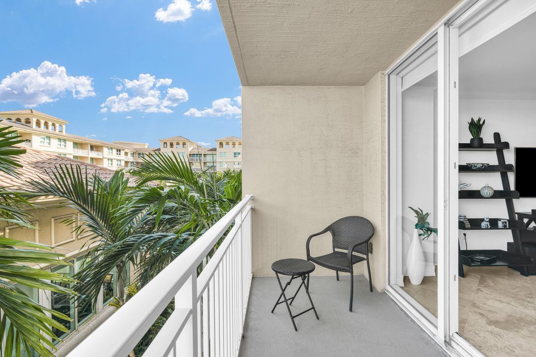 For Sale: $729,000 (2 beds, 2 baths, 1310 Square Feet)