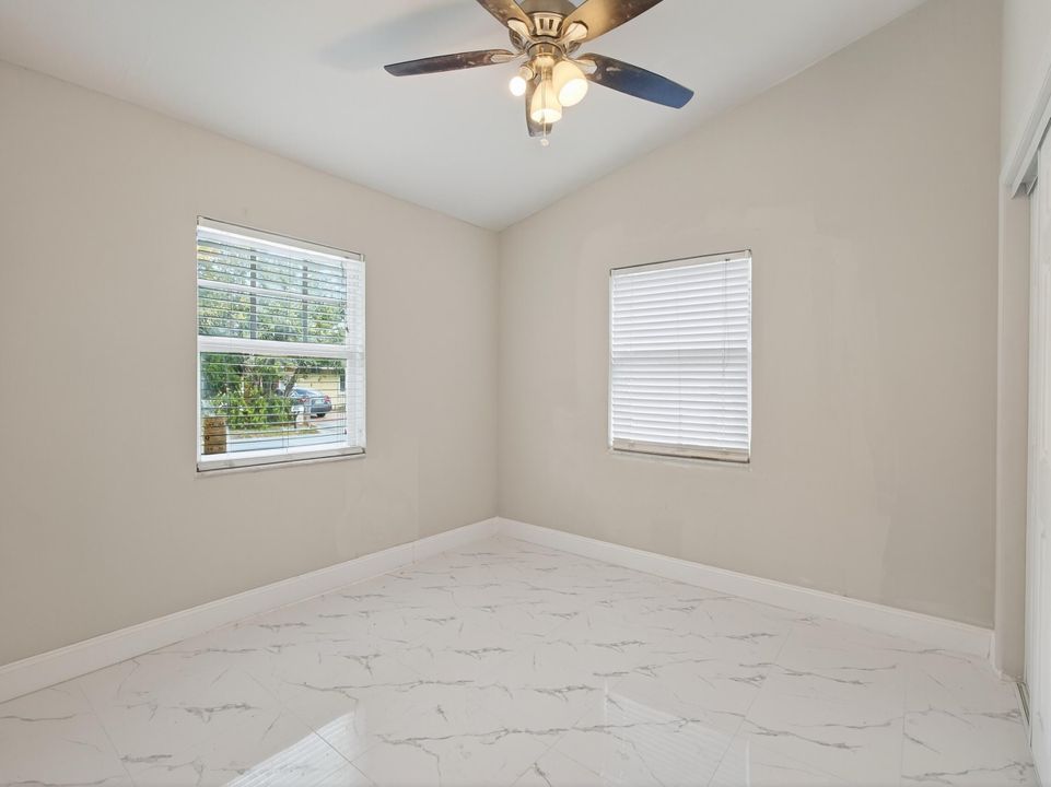 Activo con contrato: $389,000 (3 camas, 2 baños, 900 Pies cuadrados)