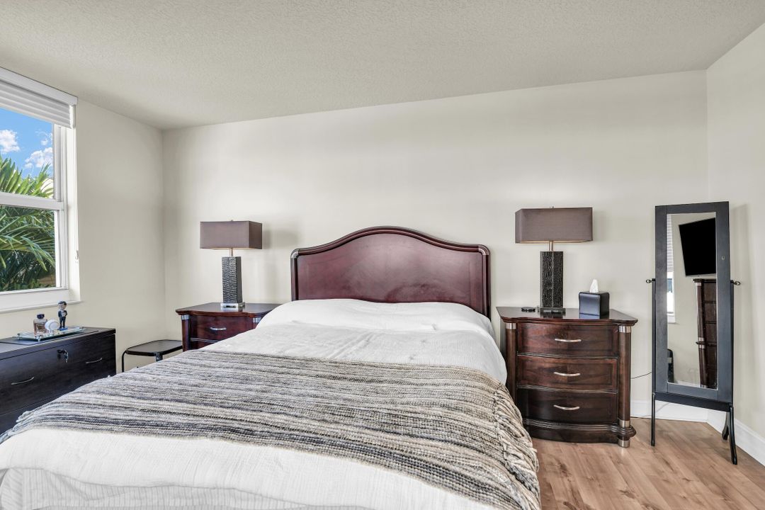 For Sale: $729,000 (2 beds, 2 baths, 1310 Square Feet)