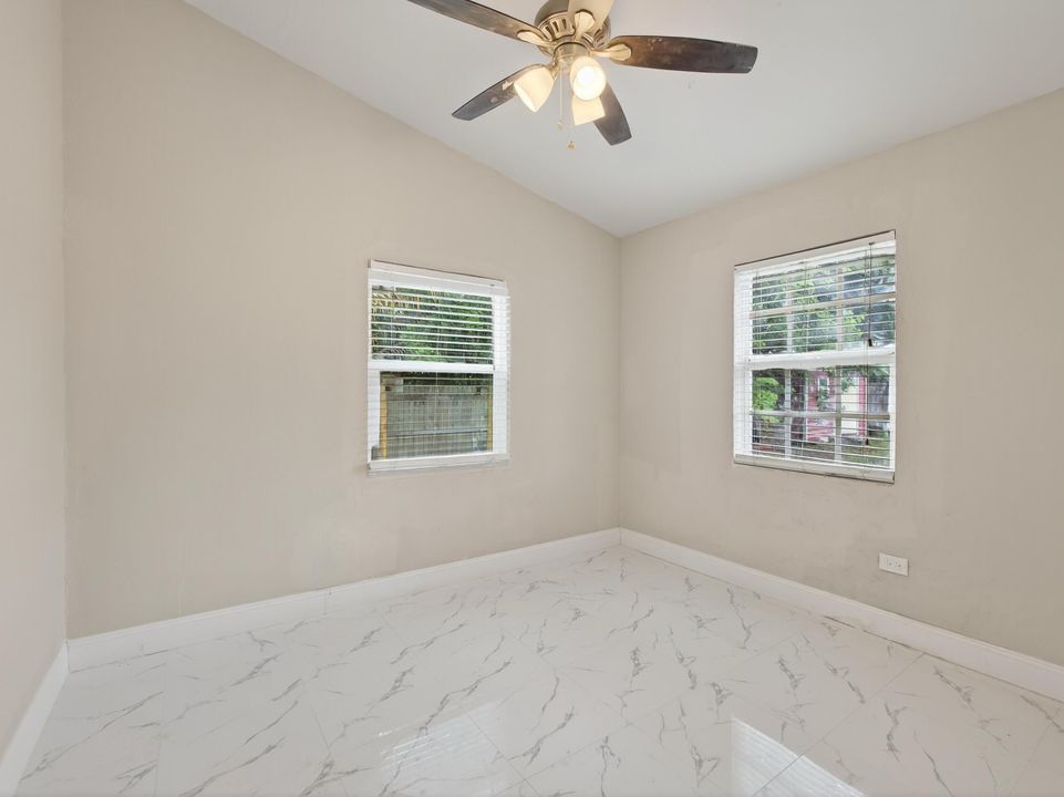 Activo con contrato: $389,000 (3 camas, 2 baños, 900 Pies cuadrados)