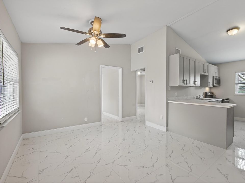 Activo con contrato: $389,000 (3 camas, 2 baños, 900 Pies cuadrados)