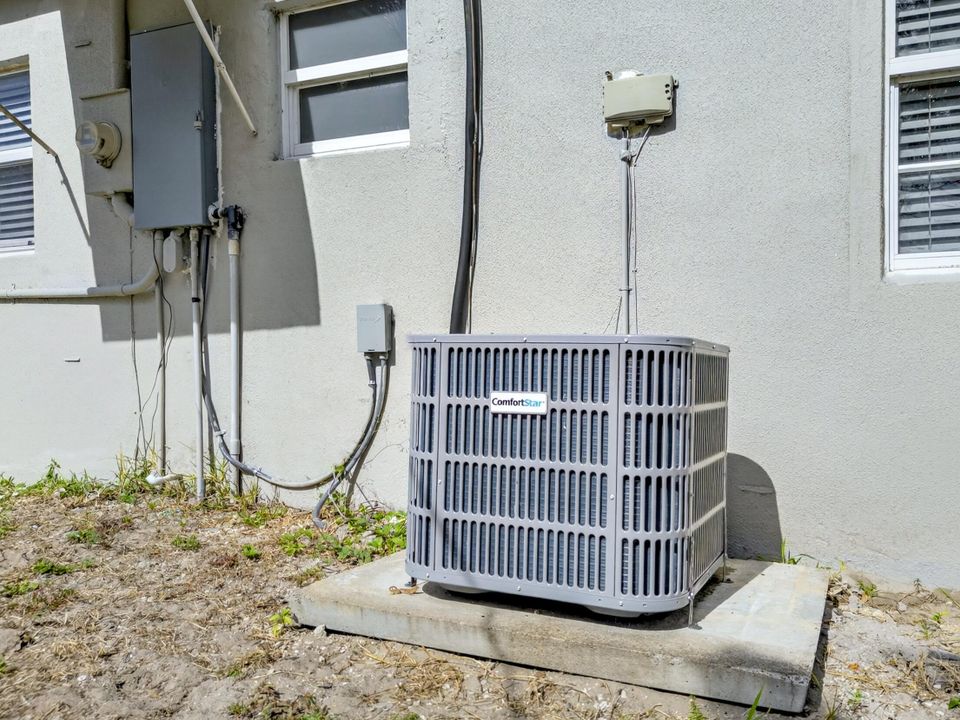 Activo con contrato: $389,000 (3 camas, 2 baños, 900 Pies cuadrados)