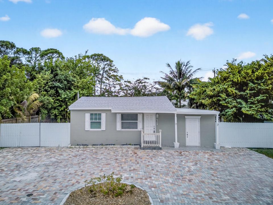 Activo con contrato: $389,000 (3 camas, 2 baños, 900 Pies cuadrados)