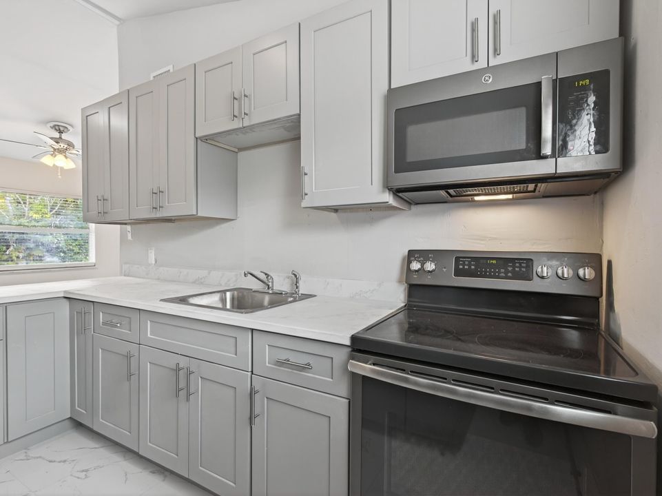 Activo con contrato: $389,000 (3 camas, 2 baños, 900 Pies cuadrados)