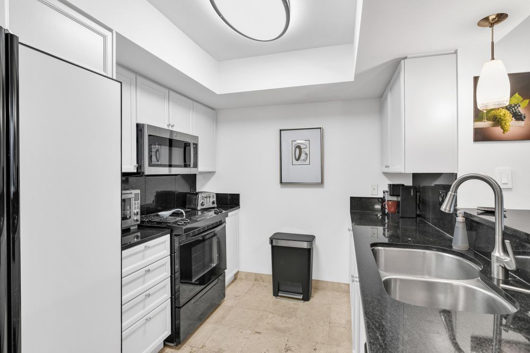 For Sale: $729,000 (2 beds, 2 baths, 1310 Square Feet)