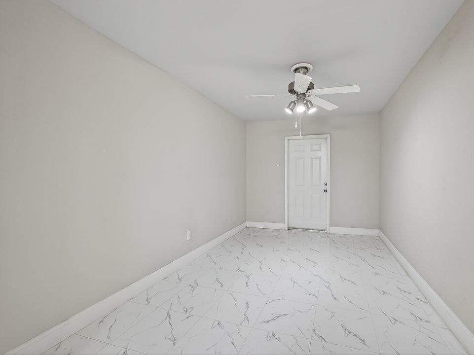 Activo con contrato: $389,000 (3 camas, 2 baños, 900 Pies cuadrados)