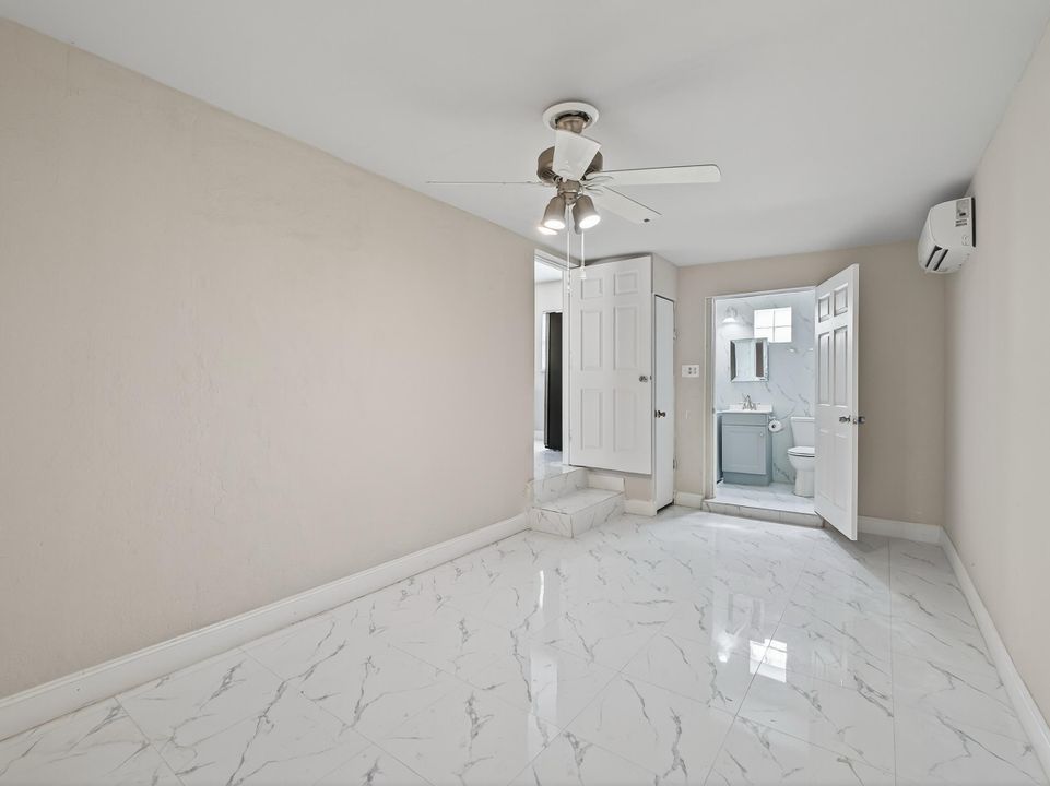 Activo con contrato: $389,000 (3 camas, 2 baños, 900 Pies cuadrados)