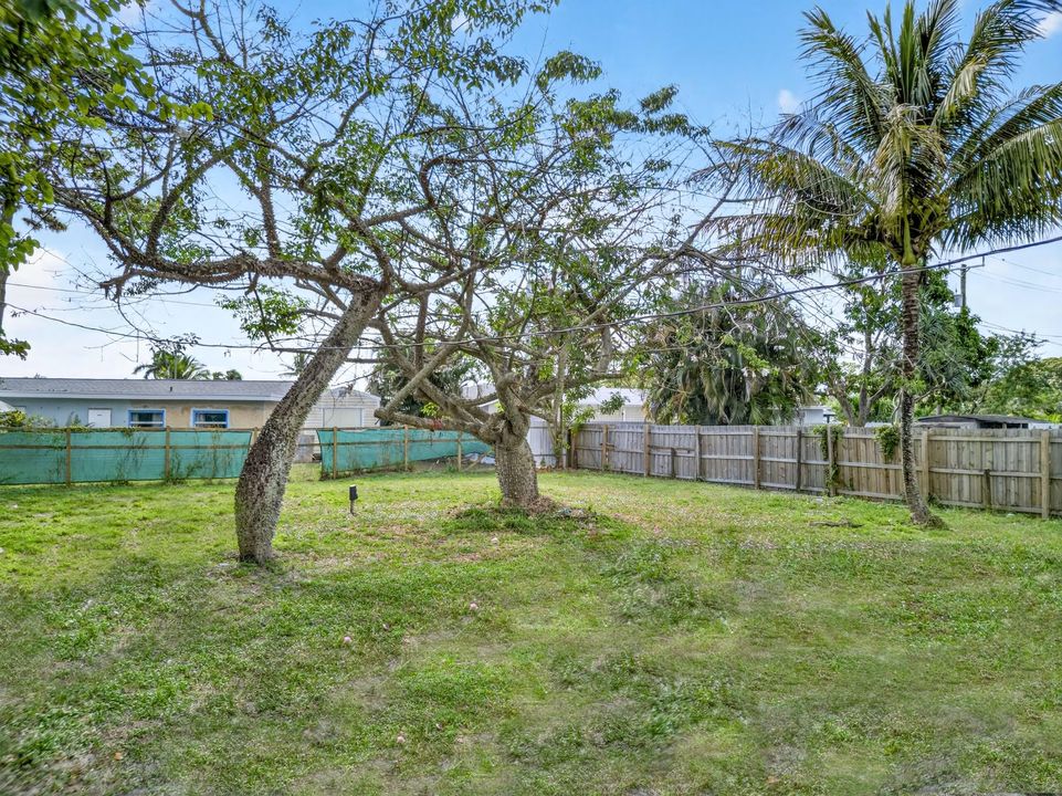 Activo con contrato: $389,000 (3 camas, 2 baños, 900 Pies cuadrados)