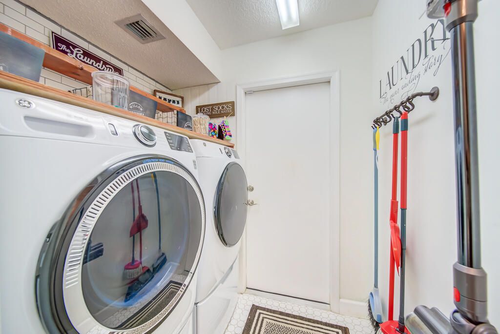 For Sale: $694,500 (3 beds, 2 baths, 2139 Square Feet)