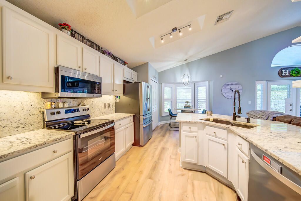 For Sale: $694,500 (3 beds, 2 baths, 2139 Square Feet)